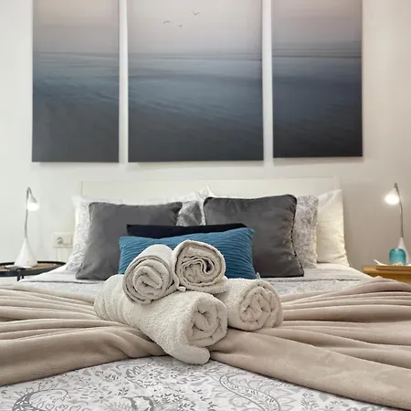아파트 Penthouse With Sunset View Near The *